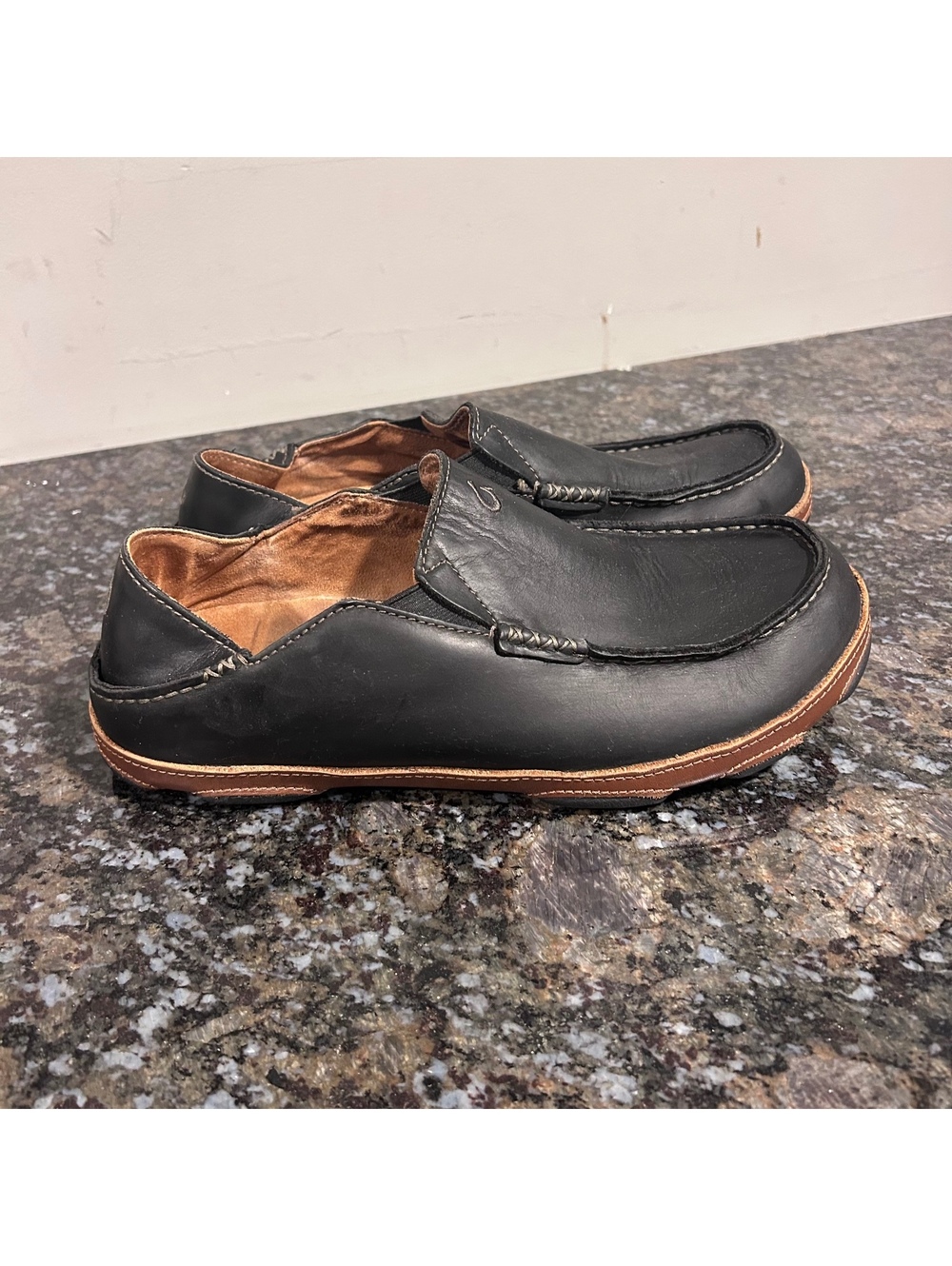 Olukai Moloa Leather Slip On Shoes Mens 10.5 Black Brown Moc Toe Casual Loafers - Picture 3 of 7